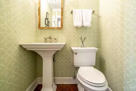 Bath - 448 Bishopsbridge Dr, Cincinnati, OH 45255 photo 1 of 4