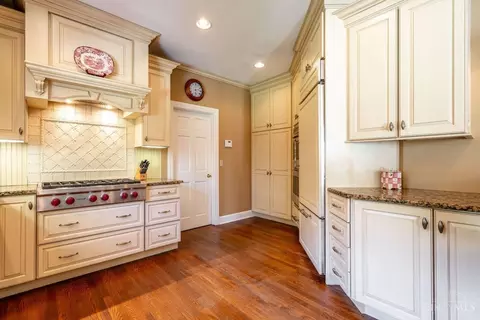Kitchen - 448 Bishopsbridge Dr, Cincinnati, OH 45255 photo 2 of 6