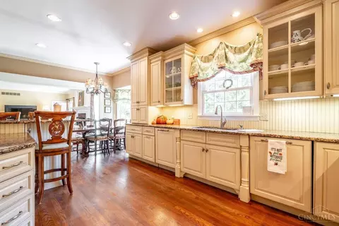 Kitchen - 448 Bishopsbridge Dr, Cincinnati, OH 45255 photo 4 of 6