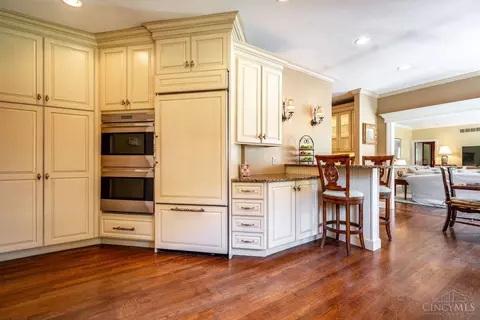 Kitchen - 448 Bishopsbridge Dr, Cincinnati, OH 45255 photo 3 of 6