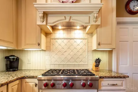 Kitchen - 448 Bishopsbridge Dr, Cincinnati, OH 45255 photo 6 of 6
