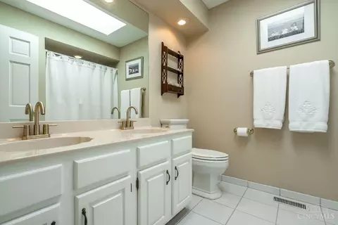 Bath - 448 Bishopsbridge Dr, Cincinnati, OH 45255 photo 4 of 4