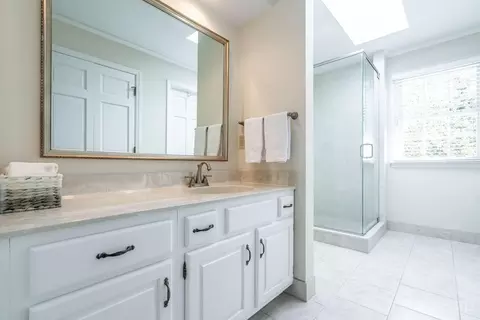 Bath - 448 Bishopsbridge Dr, Cincinnati, OH 45255 photo 3 of 4