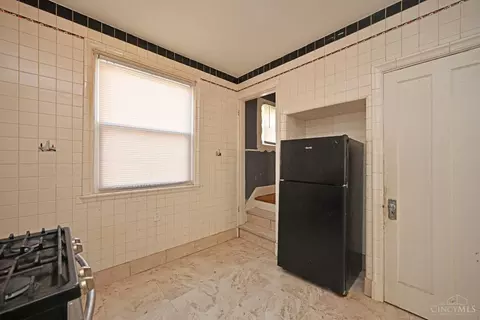 Kitchen - 4922 Ralph Ave, Cincinnati, OH 45238 photo 3 of 4