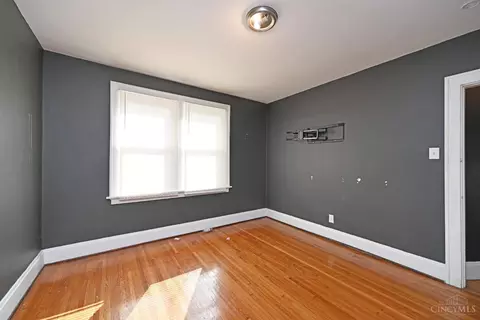 Bedroom - 4922 Ralph Ave, Cincinnati, OH 45238 photo 3 of 8