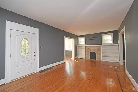 Living - 4922 Ralph Ave, Cincinnati, OH 45238 photo 2 of 5