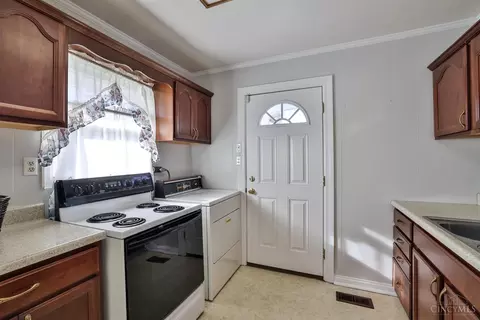 2542 Adams Rd, Cincinnati, OH 45231 photo 8