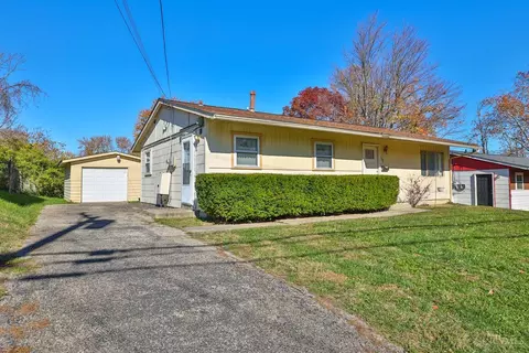 2542 Adams Rd, Cincinnati, OH 45231