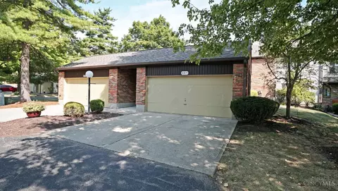 307 Carriage Circle Dr, Springdale, OH 45246