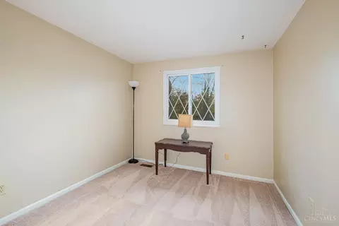 499 Halifax Cir, Cincinnati, OH 45244 photo 17