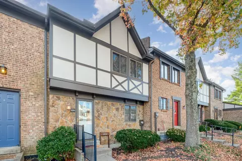 499 Halifax Cir, Cincinnati, OH 45244 photo 2