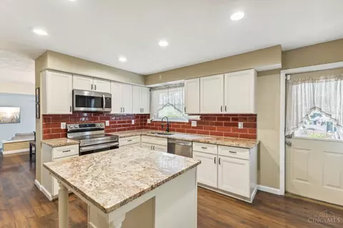 Kitchen - 4306 Eaglepoint Ct, Cincinnati, OH 45238 photo 2 of 4