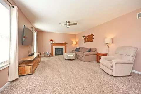 Living - 5 Andover Dr, Springboro, OH 45066 photo 5 of 10