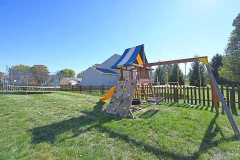 Exterior - 5 Andover Dr, Springboro, OH 45066 photo 11 of 13