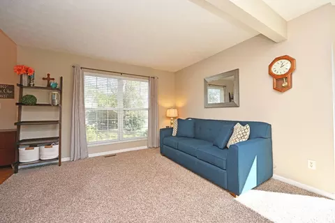 Living - 5 Andover Dr, Springboro, OH 45066 photo 2 of 10