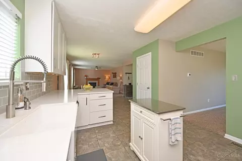Kitchen - 5 Andover Dr, Springboro, OH 45066 photo 3 of 5