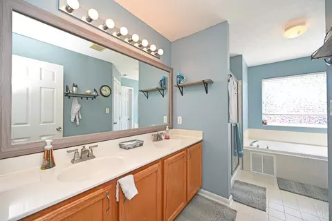 Bath - 5 Andover Dr, Springboro, OH 45066 photo 2 of 6