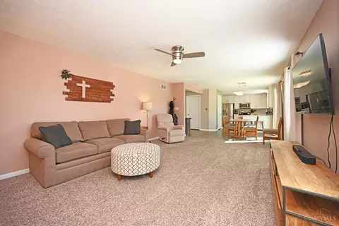 Living - 5 Andover Dr, Springboro, OH 45066 photo 7 of 10
