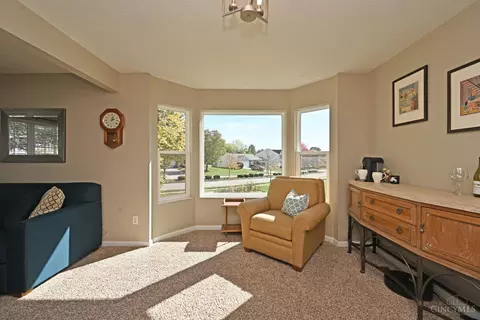 Living - 5 Andover Dr, Springboro, OH 45066 photo 3 of 10