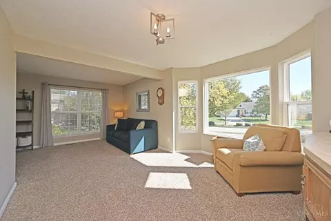 Living - 5 Andover Dr, Springboro, OH 45066 photo 4 of 10