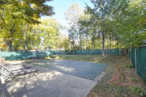 51 Burley Cir, Greenhills, OH 45218 photo 9