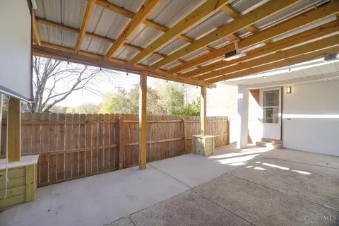 51 Burley Cir, Greenhills, OH 45218 photo 4