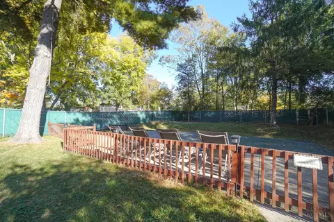 51 Burley Cir, Greenhills, OH 45218 photo 7