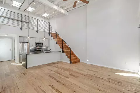 Living - 1233 Walnut St, Cincinnati, OH 45202 photo 2 of 5