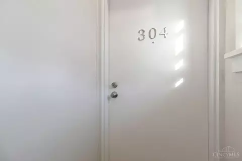 Entry Way - 1233 Walnut St, Cincinnati, OH 45202 photo 2 of 3