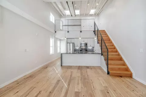 Living - 1233 Walnut St, Cincinnati, OH 45202 photo 3 of 5