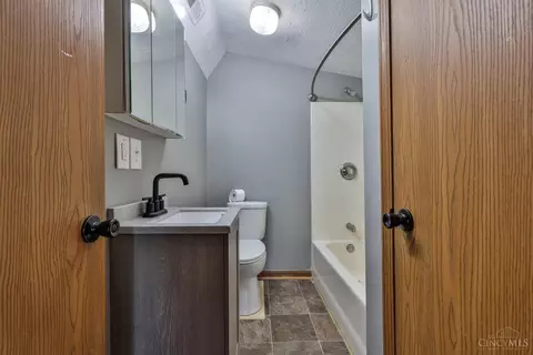 Bath - 124 Carr St, Blanchester, OH 45107 photo 1 of 3