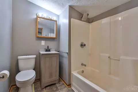Bath - 124 Carr St, Blanchester, OH 45107 photo 3 of 3