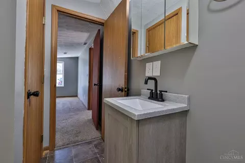 Bath - 124 Carr St, Blanchester, OH 45107 photo 2 of 3