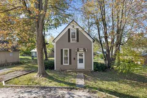 212 Blancet St, Blanchester, OH 45107 photo 2