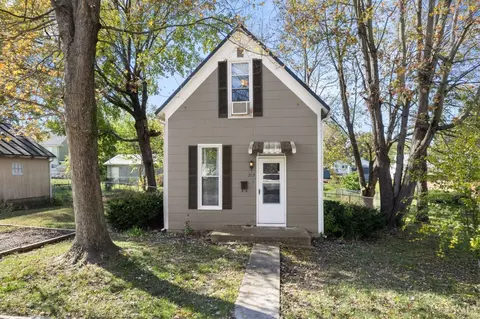 212 Blancet St, Blanchester, OH 45107