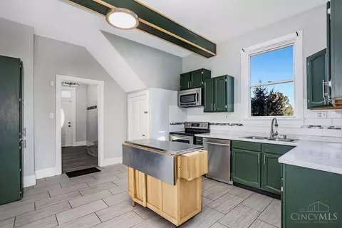 Kitchen - 432 Third St, Hamilton, OH 45011 photo 3 of 4