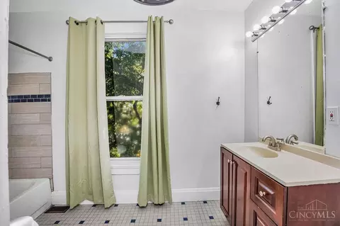 Bath - 432 Third St, Hamilton, OH 45011 photo 2 of 2