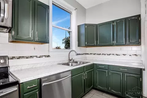 Kitchen - 432 Third St, Hamilton, OH 45011 photo 4 of 4
