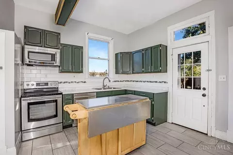 Kitchen - 432 Third St, Hamilton, OH 45011 photo 2 of 4