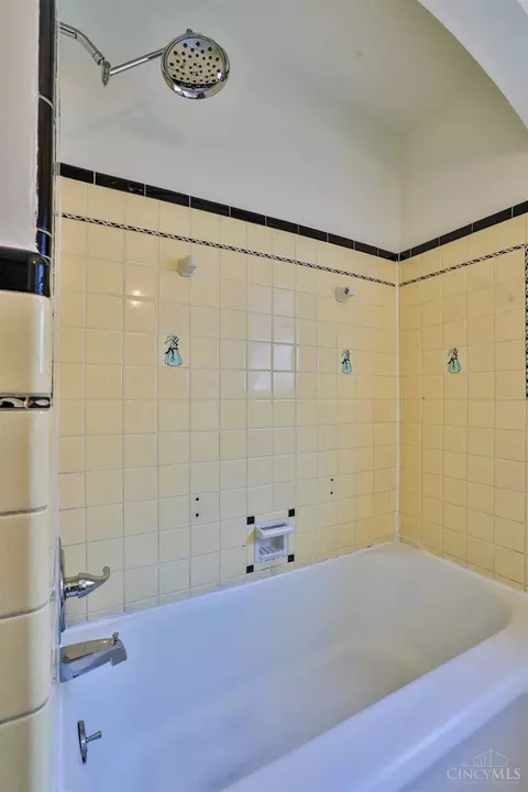 Bath - 6842 Roe St, Cincinnati, OH 45227 photo 3 of 3
