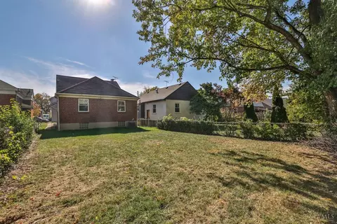 Exterior - 6842 Roe St, Cincinnati, OH 45227 photo 4 of 5