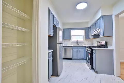 Entry Way - 6842 Roe St, Cincinnati, OH 45227 photo 1 of 2