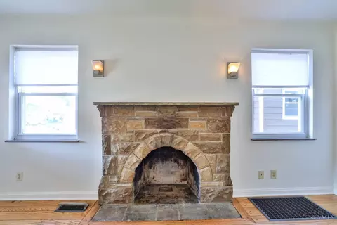 Living - 6842 Roe St, Cincinnati, OH 45227 photo 5 of 6