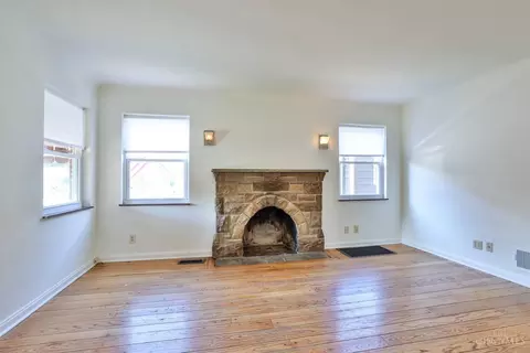 Living - 6842 Roe St, Cincinnati, OH 45227 photo 1 of 6
