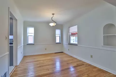 Dining - 6842 Roe St, Cincinnati, OH 45227 photo 1 of 1