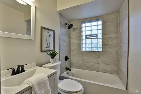 Bath - 19 Damon Rd, Greenhills, OH 45218 photo 1 of 1