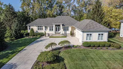 1294 Waters Edge Dr, Centerville, OH 45458