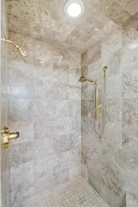 Bath - 79 Old Kellogg Rd, Cincinnati, OH 45255 photo 4 of 8