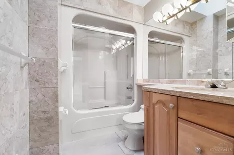 Bath - 79 Old Kellogg Rd, Cincinnati, OH 45255 photo 8 of 8