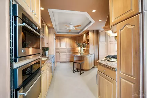 Kitchen - 79 Old Kellogg Rd, Cincinnati, OH 45255 photo 2 of 6